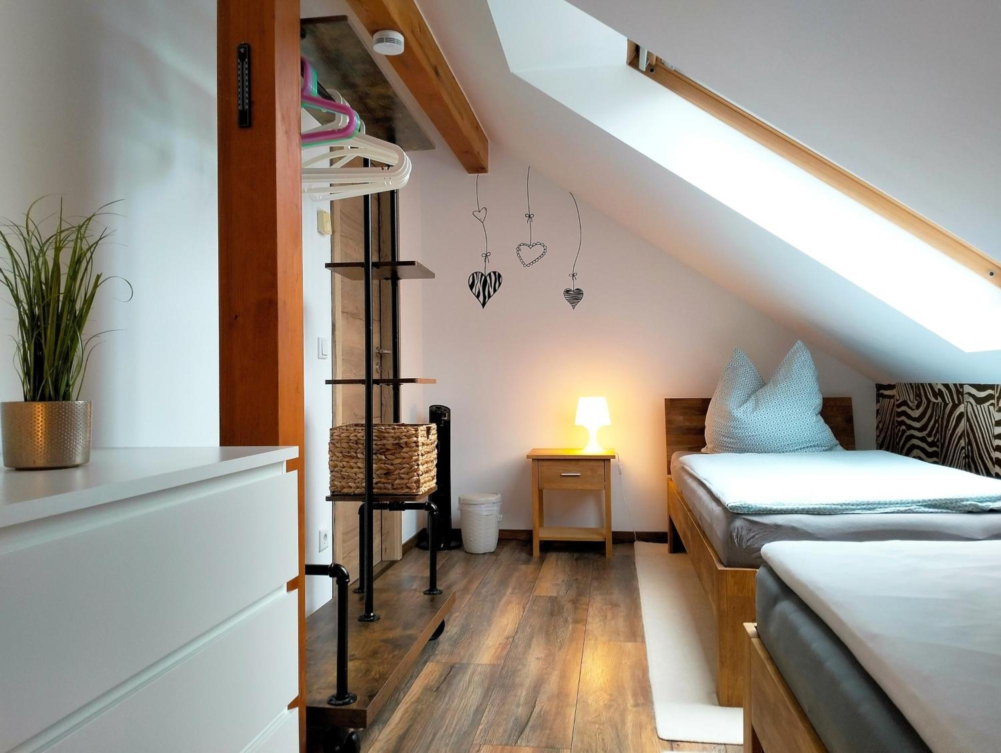 Ferienwohnung Am Waldesrand - Garten, Terrasse, Grill, Luftkuehler, Massagesessel, Kinderspielecke, Spielekonsole คอตต์บุส ภายนอก รูปภาพ