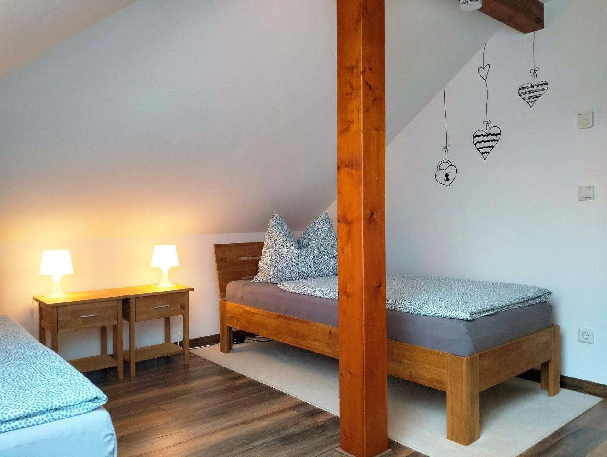 Ferienwohnung Am Waldesrand - Garten, Terrasse, Grill, Luftkuehler, Massagesessel, Kinderspielecke, Spielekonsole คอตต์บุส ภายนอก รูปภาพ